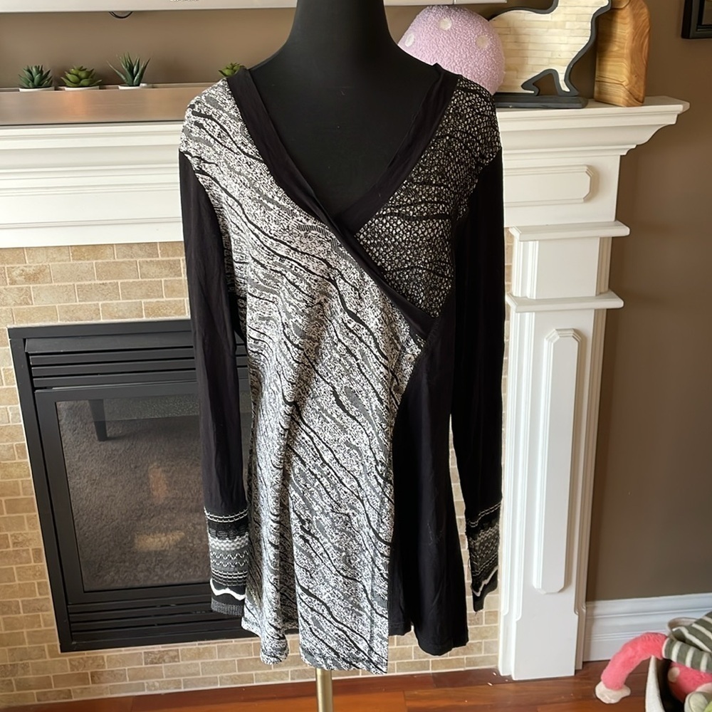 Dolcezza Stylish Black and Gray Women's Top size S